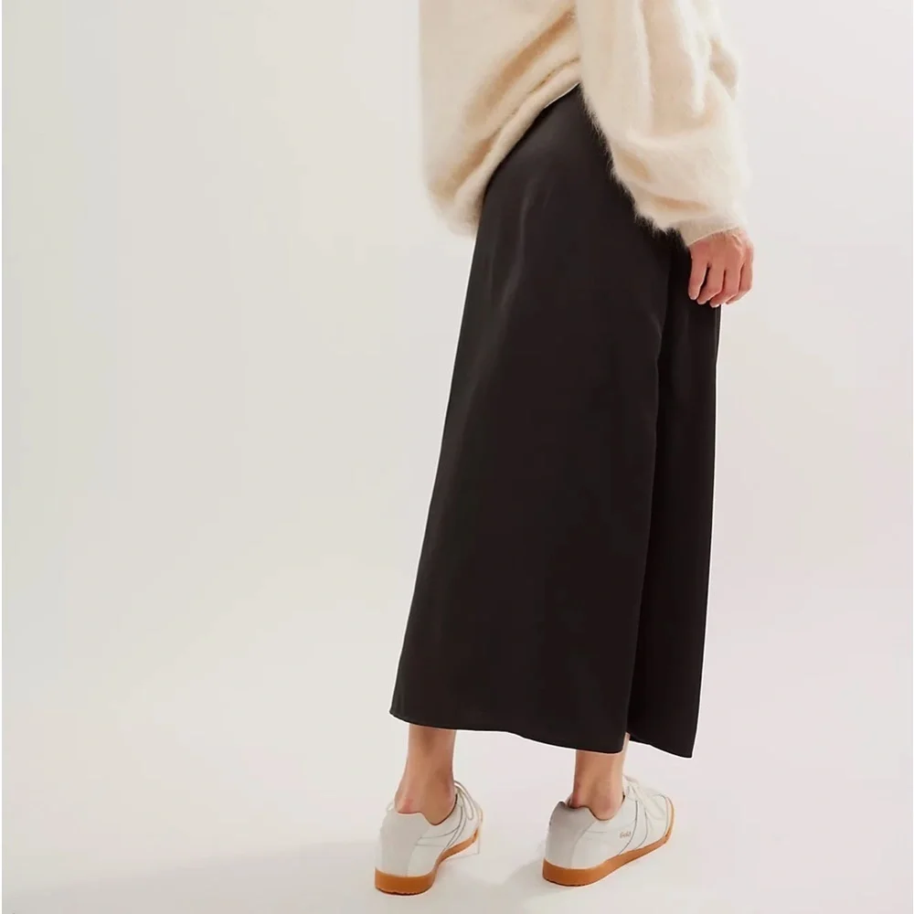 NWT Closed Wrap Skirt - Picture 4 of 4